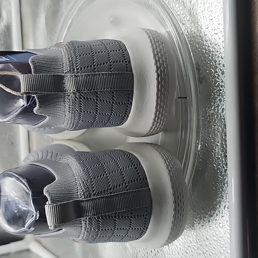A Gray Slip- On Shoes Sz 8 - Picture 3 of 9